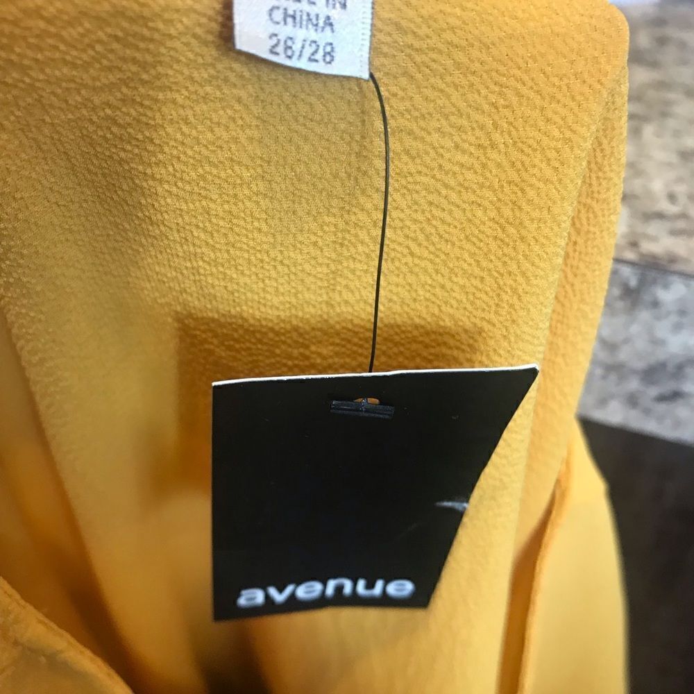NWT Avenue size 26/28 yellow blouse with cut out sleeve - Picture 12 of 12
